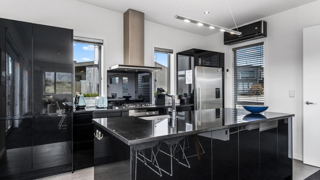 Villa Infinity And Beyond Wanaka Exterior foto